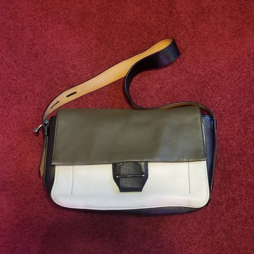 Pre-loved Reed Krakoff messenger bag gain leather